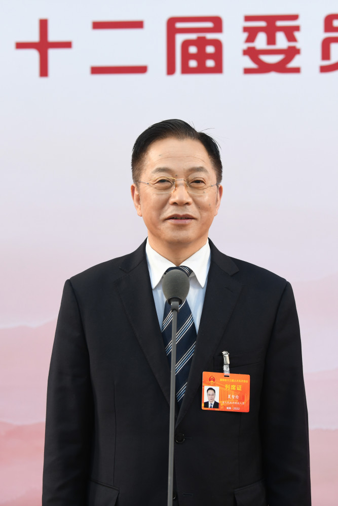 厅长通道夏智伦减轻学生过重学业负担增加公办义务教育学位