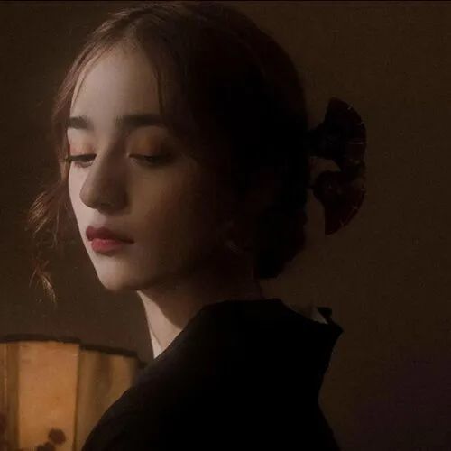 女生头像念旧的人活得像个拾荒者
