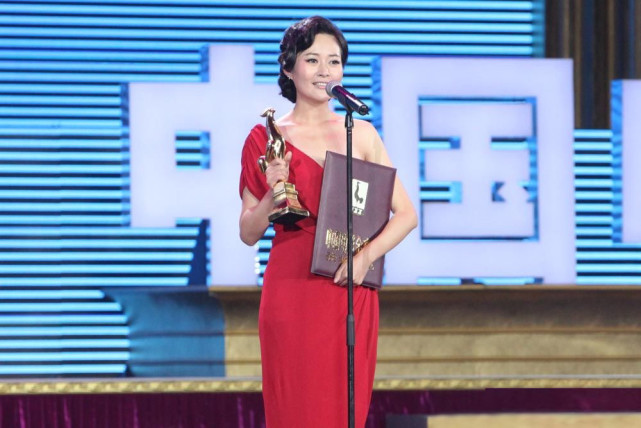 知名演员国丽娜:嫁初恋老公齐奎,恩爱二十多年生两子,幸福美满