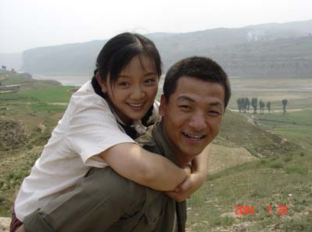 知名演员国丽娜:嫁初恋老公齐奎,恩爱二十多年生两子,幸福美满