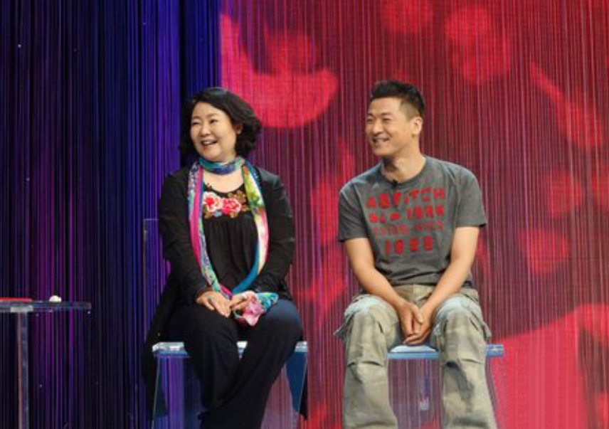 知名演员国丽娜:嫁初恋老公齐奎,恩爱二十多年生两子,幸福美满