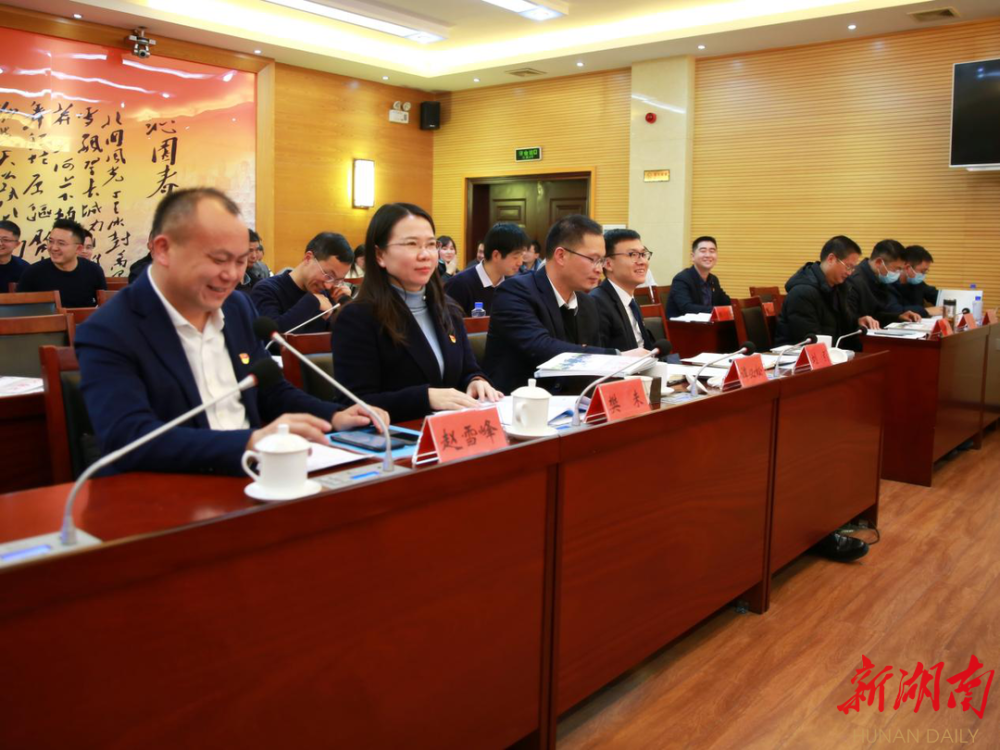听取述职后,龙山县副县长刘引充分肯定了各工作队2021年取得的成绩,并