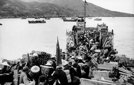 国民党撤离大陈岛,300乡亲不肯走,蒋经国下令扔到无人荒岛