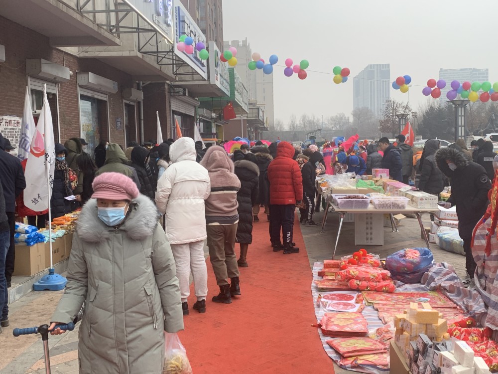新春走基层丨传统年货节购物新体验