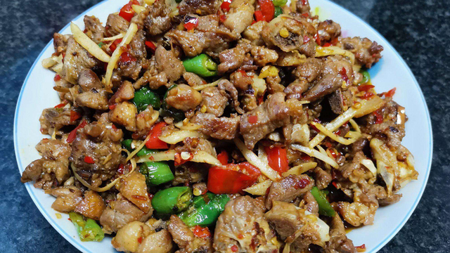 仔姜鸭的家常做法鲜香脆辣无腥味起锅一盘不够吃