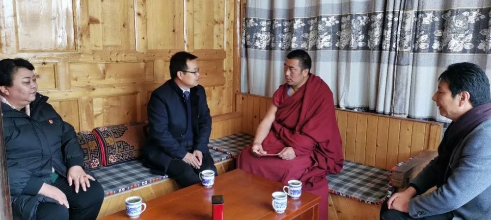张拴平一行先后深入王格尔塘镇洒索玛村,崖玉村,德尔隆寺,南木拉寺