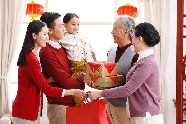 过年送礼有学问牢记5不买老一辈传统不能忘长辈更开心