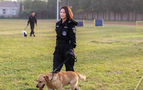 第四位梅婷,她雖然很少出演軍旅題材的作品,但是在《鐵血青春》裡還是