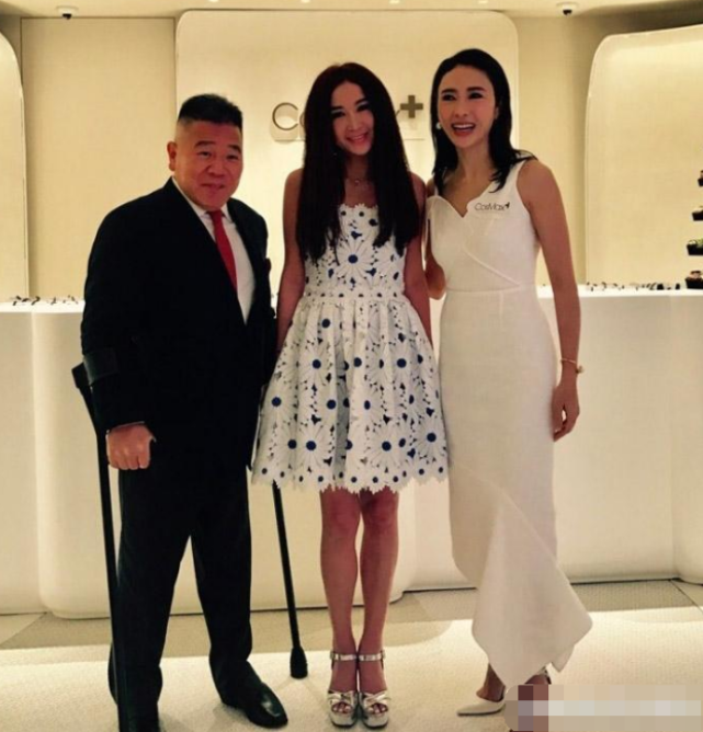 黎姿发文庆祝结婚13年,趴老公身上深情告白:谢谢你给我13年幸福