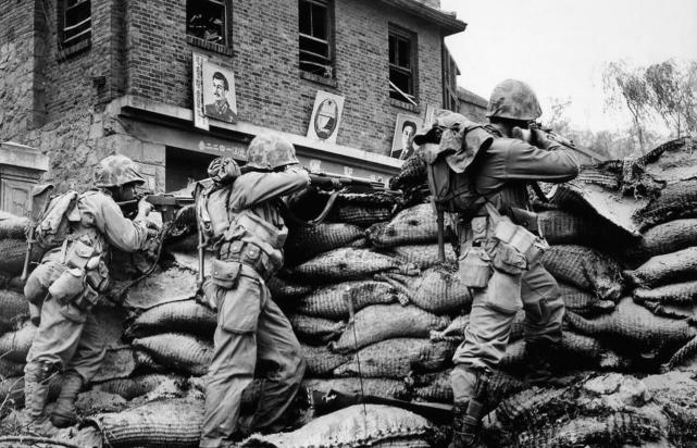 抗美援朝初,麦克阿瑟执意炸鸭绿江大桥,为何美国迟迟不敢下令?