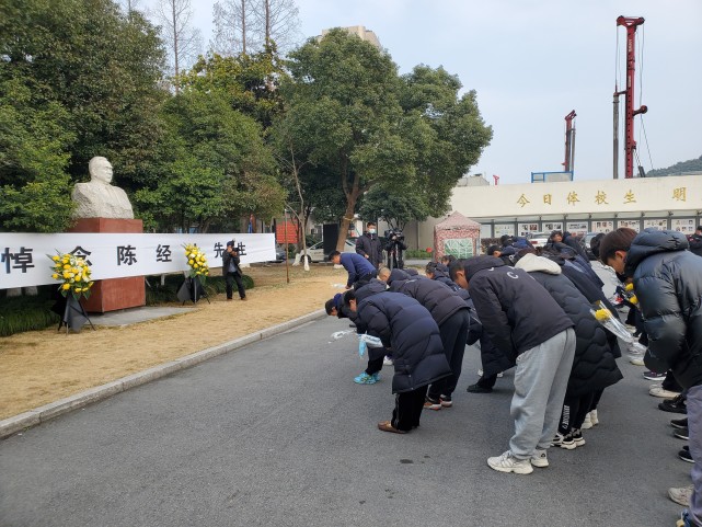 老先生走了他捐助的这所学校成了世界冠军摇篮