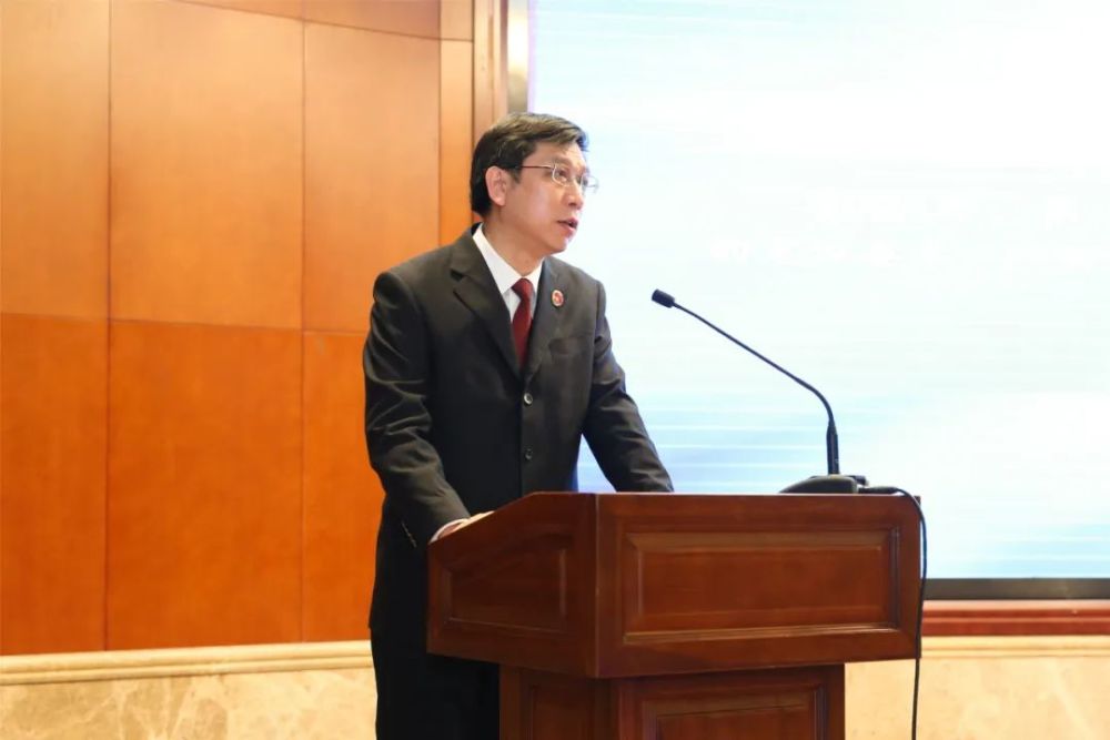 在听取大家的述职汇报后,刘华说,组织省检察院机关部门集中述职,已