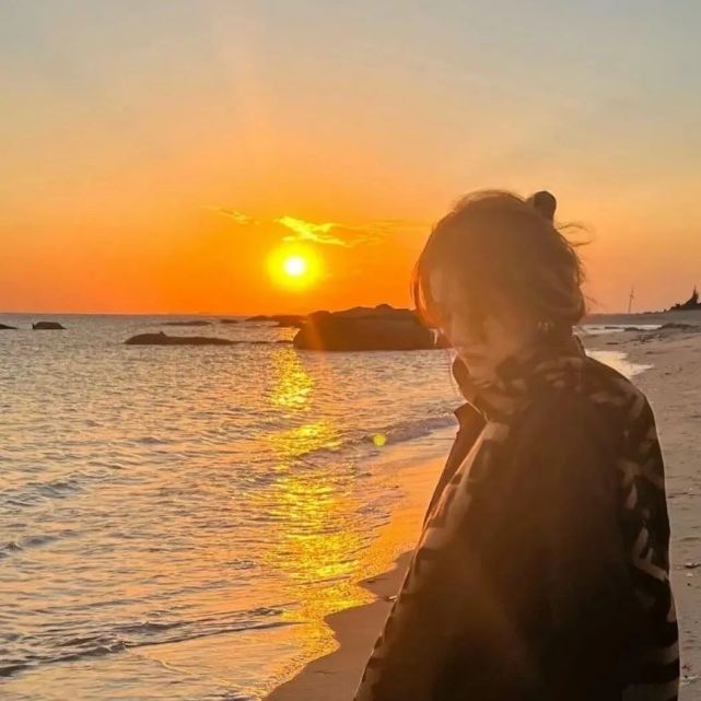 温柔干净阳光女生头像ins高级质感