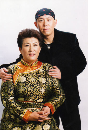 德德玛之子马克塔勒心疼脑溢血偏瘫的母亲像爱妈妈一样爱继父