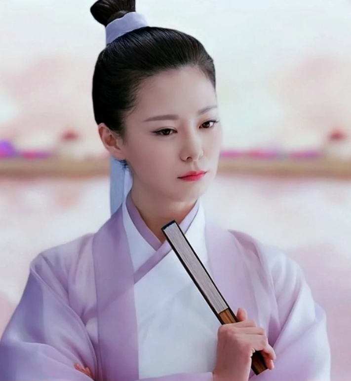 王汀也在荧屏上演过不少"闺蜜"的角色,在《桃花运》她饰演于明加闺蜜