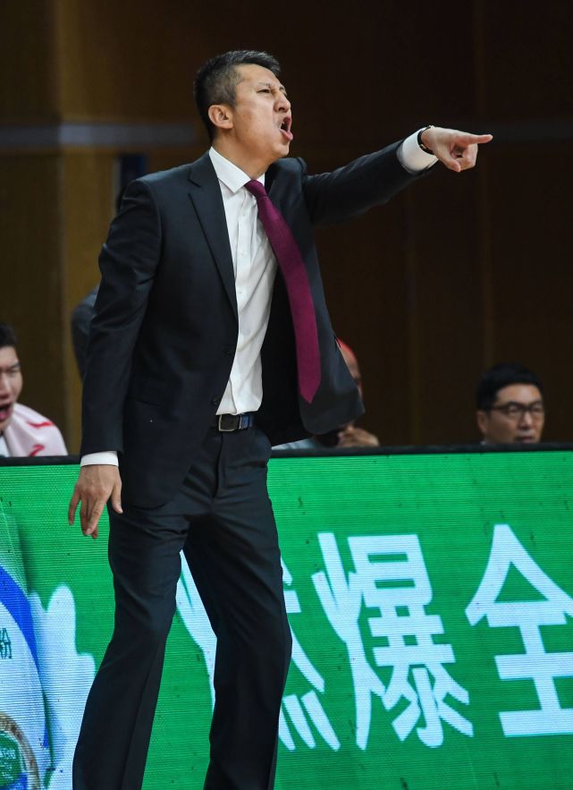 老叔输给了丛明晨末节3分全中杀死广州上赛季打广州10记3分