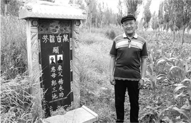 河南第一懒人杨锁到底有多懒,脚不沾地吃饭靠喂,23岁懒死在家中