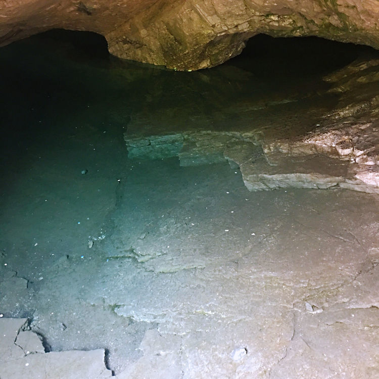 因寺廟緊靠本溪湖,當地人往往將本溪湖和慈航寺視為一體.