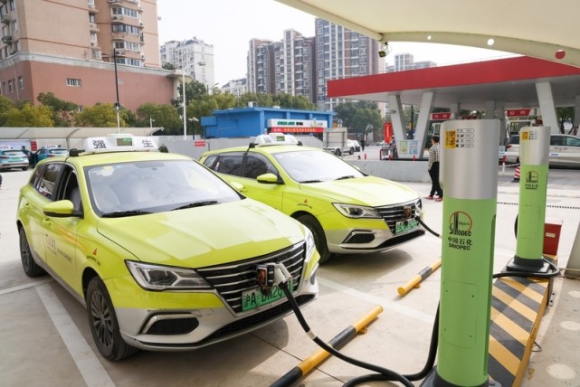 长宁首座充电示范站投营,出租车司机为何爱去加油站充电?