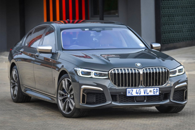 据海外媒体透露,宝马m760i最终版车型尾部将加入更加