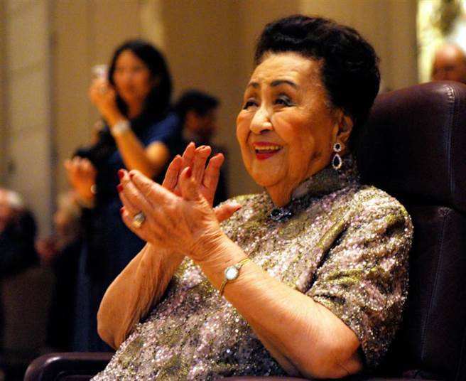 严幼韵是一个出生于民国时期的女子,2017年才去世.这位垮过两个