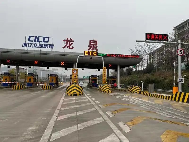 启用人工车道电子发票的第一个月,其下辖的4个收费站出口人工车道共开