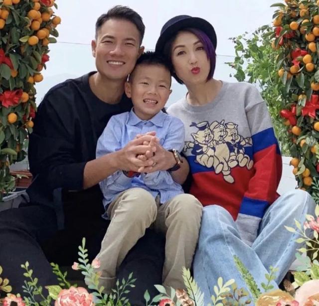 丁子峻和老婆吉祥结婚到现在已经15年了,照片中的两人看起来状态保养