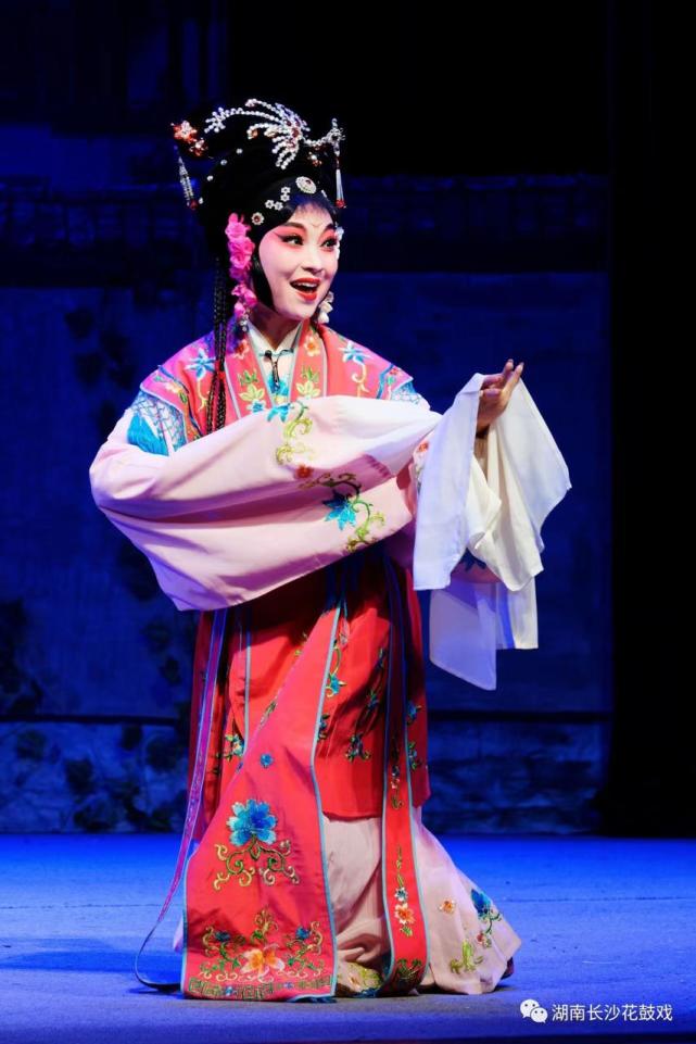 "人气杜鹃"奖得主陈雨晴:从舞台唱到短视频传播花鼓戏的美