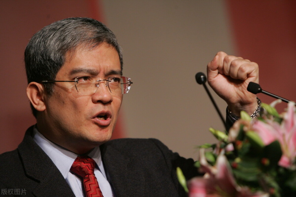 郎咸平教授包养空姐3年追回2套购房款还差点送出900万债务