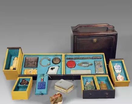 清段玉裁《说文解字注》称,"箧,箱箧也.