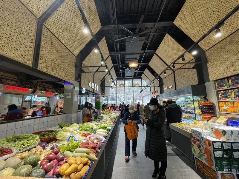 随手一拍就出片上海菜场越来越好看了居民担忧菜价会涨吗