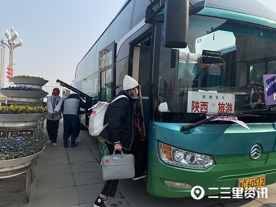 记者探访回家大巴专车宝鸡免费接送西安市返宝学生