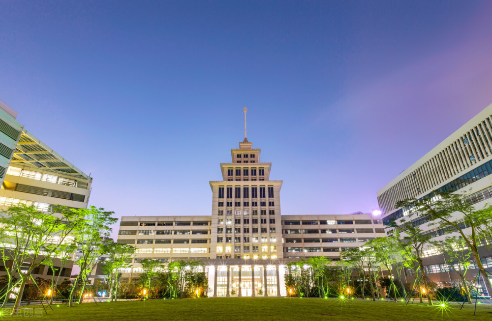 哈工大本部深圳和威海校区在黑龙江录取分数线较高的专业有哪些