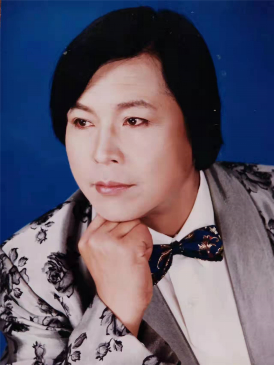 拥抱天下色彩谱写色彩人生中国色彩山水创始人陈宝元