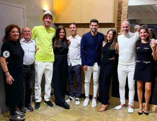 齐达内将升级当爷爷,养育四子组五人足球队,执教巴黎倒计时_腾讯新闻