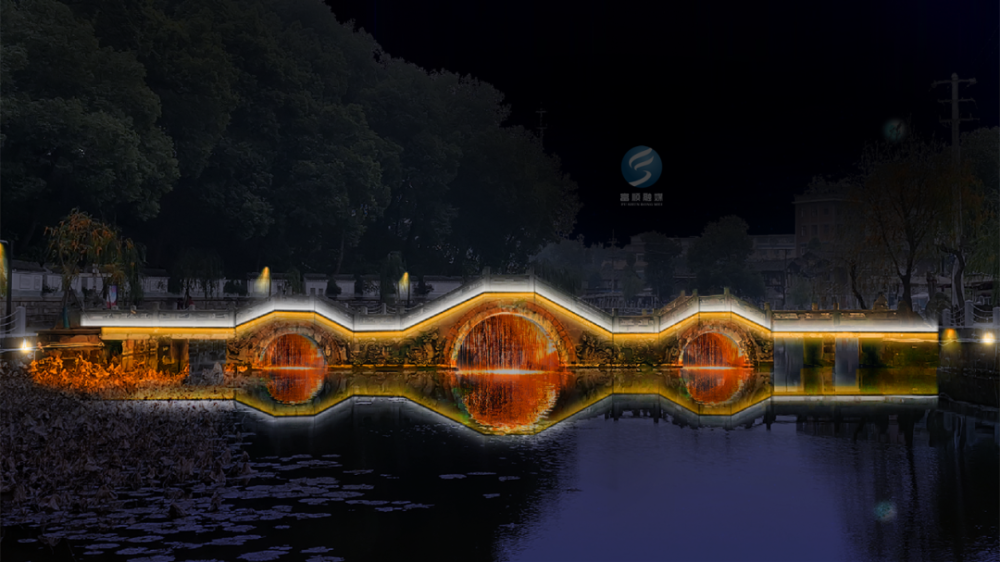 湖边五光十色的彩灯在水面上照出缤纷的倒影美得如梦如幻待亮化工程