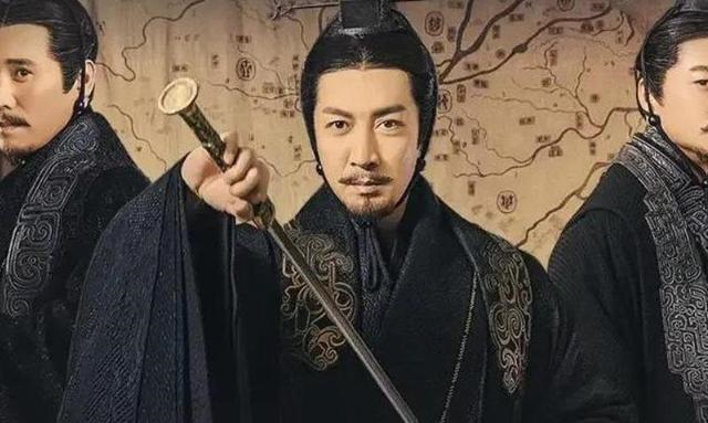 大秦赋里的剑怎么都是黄铜的不是应该青铜吗