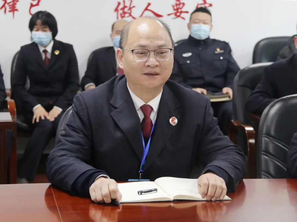 延平检察区委书记黄桂诚一行看望慰问延平区检察院干警