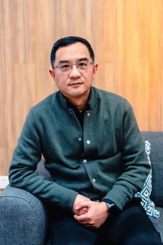 上半场,成都东方正火文化传媒有限公司(下称"东方正火")董事,ceo熊锐