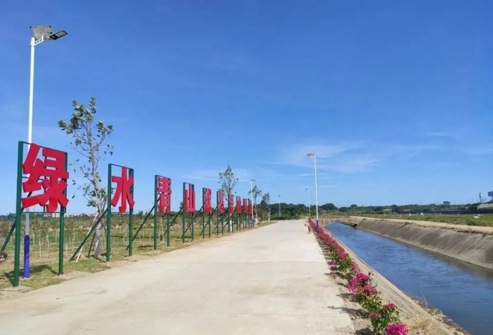 仙庵镇仙庵村废弃矿石场变身生态公园