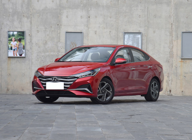 合资车现代悦纳经济实惠又省油自动挡还有天窗顶配才8万