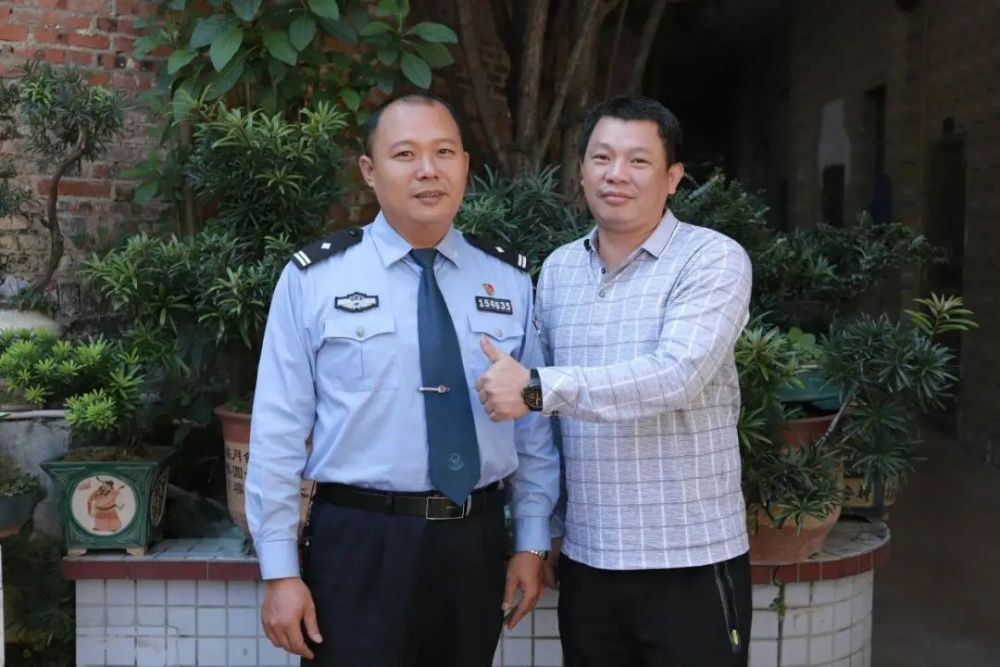 警界先锋梁国成听党的话用情暖民心用爱铸警魂