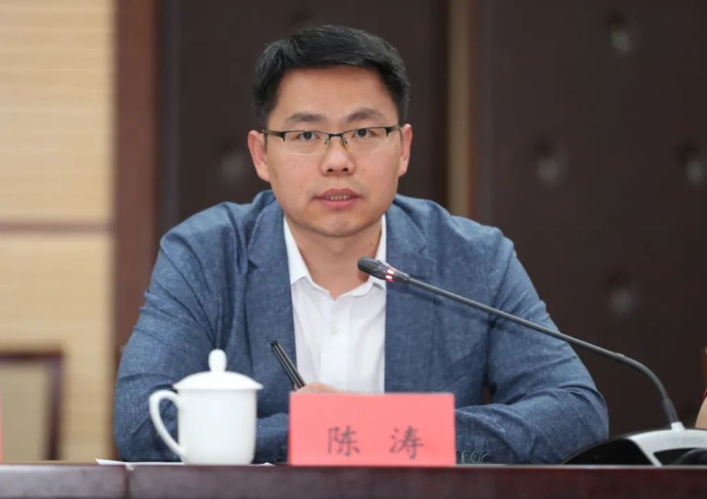 陈涛,中国作家协会会员,文学博士,供职于中国作家出版集团