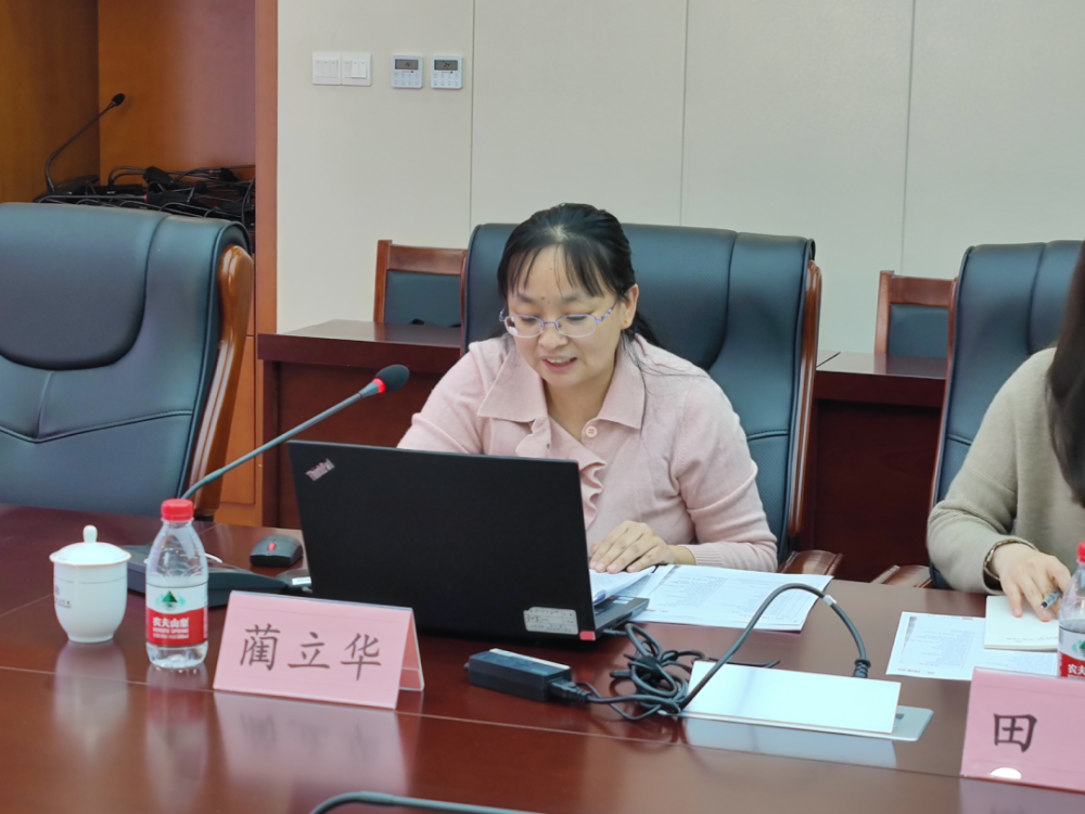 济南市教研院规划办蔺立华老师就本次开题为课题组成员做了题为"且行