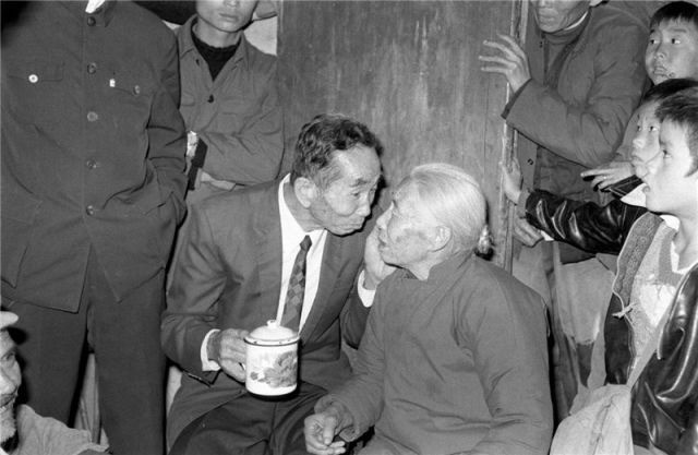 34年前第一个台湾返乡探亲团抵达大陆干的头件事是认祖归宗