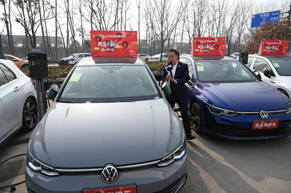 開著新車回家過年鄭州車商春節前忙著直播賣車有門店網銷比例達到55