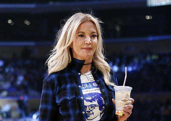 罗德曼你到底为何去湖人罗德曼曝湖人生涯打球23场和珍妮约会6个月