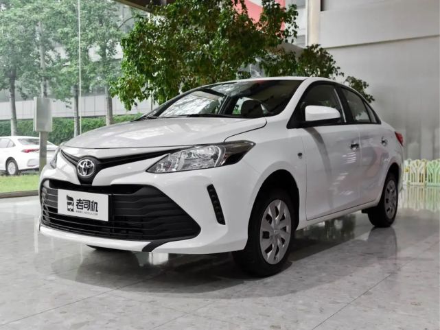 丰田的三厢轿车才738万元还配有一键启动实拍丰田威驰