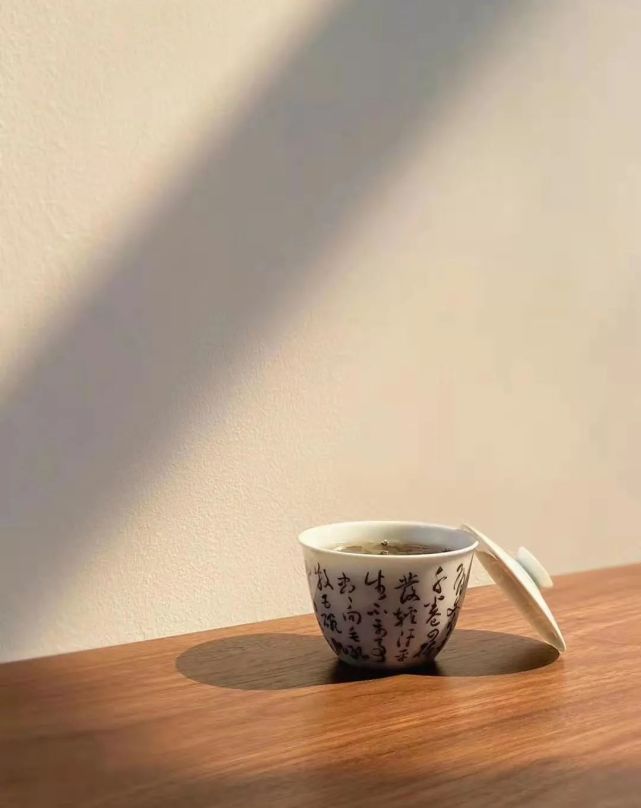 一杯茶里一世界 在品味中放松自己|清茶|一缕阳光