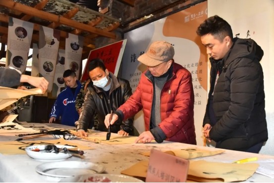 活动现场,多才多艺的林绍斌老师还表演了笛子独奏曲目,以悠扬的音乐让